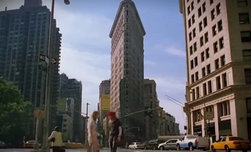 Flatiron е симбол на Њујорк, a предвидуваа дека ќе се урне при првиот силен ветер