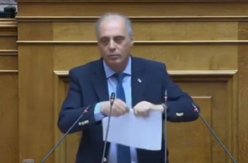  Грчки пратеник го скина Преспанскиот договор: Денес донесете ги меморандумите за да гласаме сите против нив