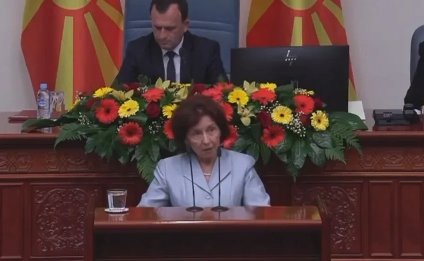  Силјановска Давкова ни при свечена заклетва во Собранието не кажа „Северна“