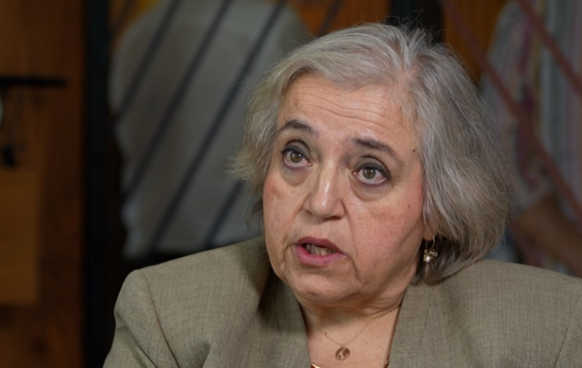  ЗА ПАПАДОПУЛУ, ТАБЛИТЕ СО ФИРОМ И СКОПЈЕ НЕ СЕ ПРАШАЊЕ: „Да зборуваме за големите прашања“, вели таа