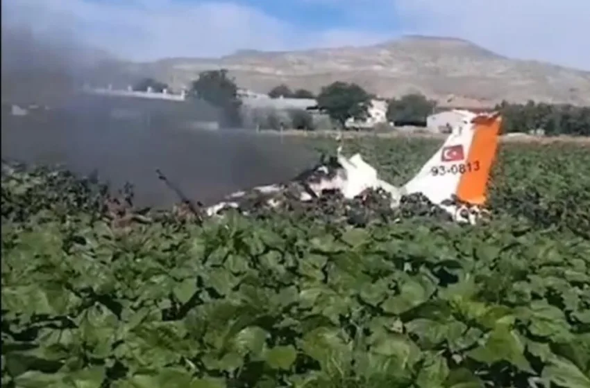  Се урна воен авион за обука во Турција: Пожарникари на лице место, има и мртви (ВИДЕО)
