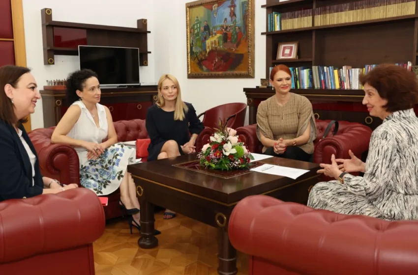  Претседателката Сиљановска Давкова прими претставници на НУ „Охридско лето“