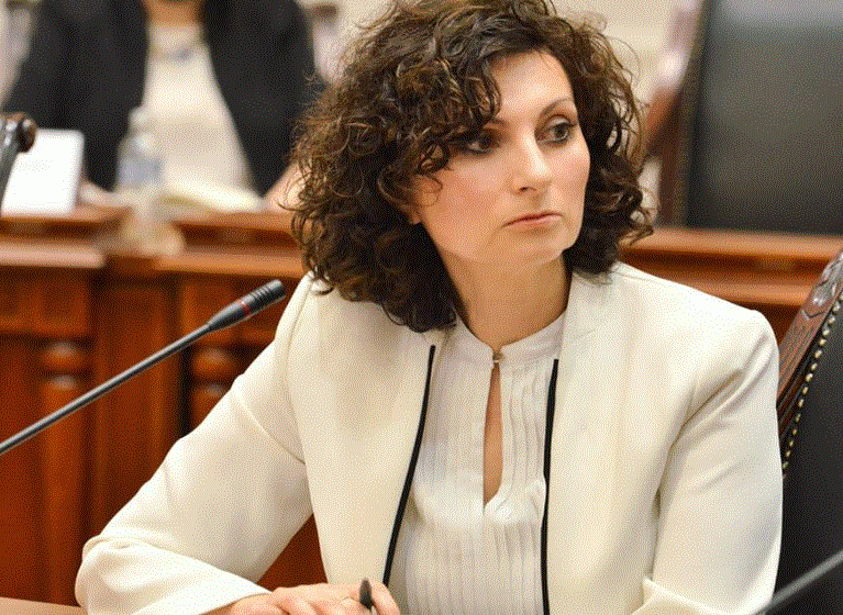 „Навреда за сите совесни функционери кои се однесуваат домаќински со народните пари“, поранешната антикорупционерка со остра реакција