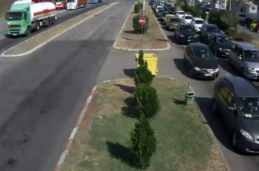 За влез на Табановце се чека околу 1 час, на Богородица за излез се чека до 40 минути