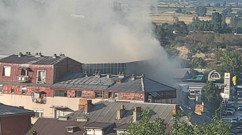 Пожар во трговскиот центар „Блис“ во Битола