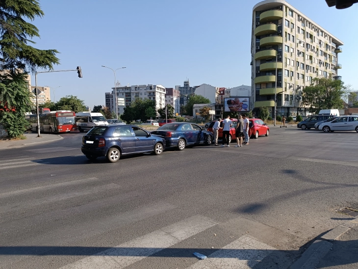 Се судрија четири возила кај Железничка станица