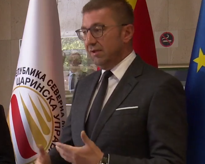 „БЕЗ ПОСРЕДНИЦИ, БЕЗ ПРОВИЗИИ, ТИЕ ШТО МИСЛЕЛЕ ДЕКА ОЛЕСНУВААТ ДА БАРААТ ДРУГА РАБОТА“ – еве што мислел Мицкоски на проблемите со кои се соочувал Лидл
