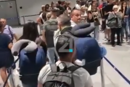  ВИДЕО: На скопскиот аеродромот големи редици, работат само 2 шалтери пасошка контрола