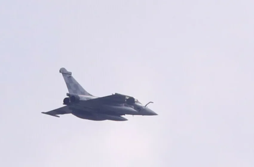  Инструктор и ученик загинаа во судир на воени авиони над Франција