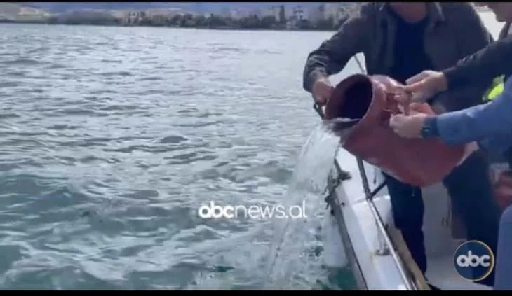  Албанија го порибува Охридското Езеро со два милиони подмладок на пастрмка-коран