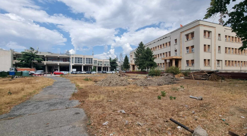 Мицкоски за катната гаража до Собранието: Некој некогаш не бил разумен и направил нешто што ја загрозува безбедноста на Собранието