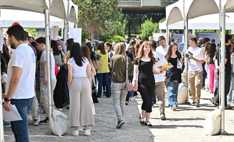 Недостаток на студенти: Слободни места на речиси сите факултети на УКИМ