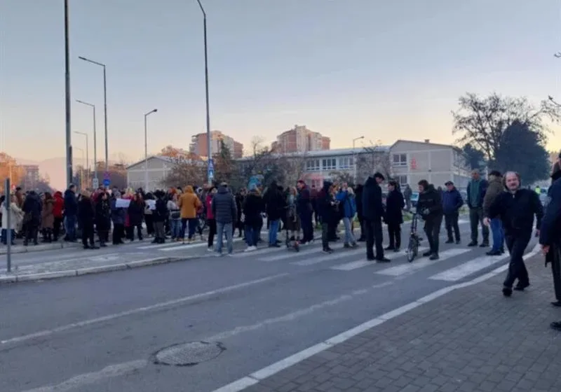  Родители од „Љубен Лапе“ на протест: итно решение за небезбедната крстосница во Аеродром