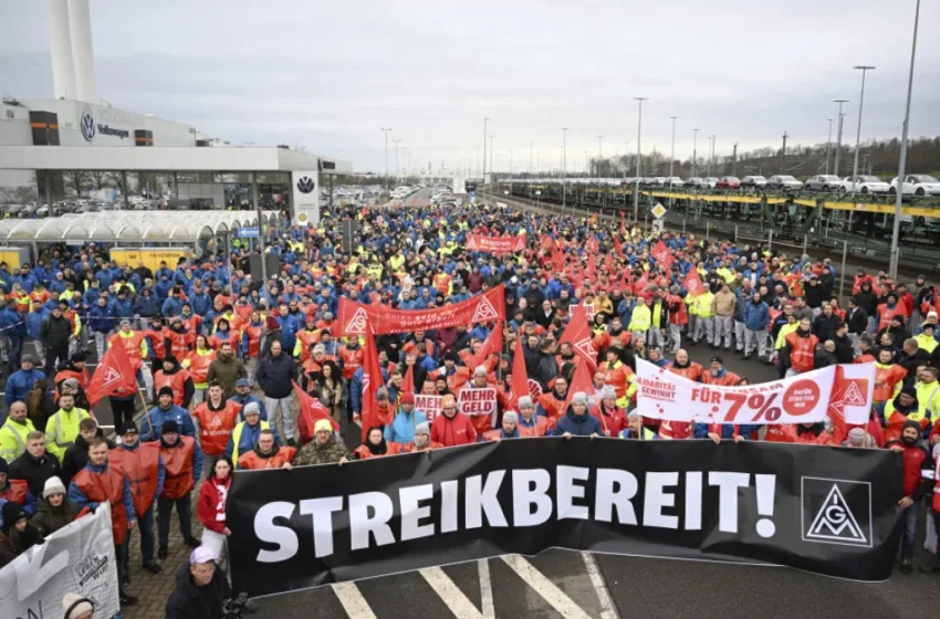 Вработените во Фолксваген почнаа со предупредувачки штрајкови низ Германија